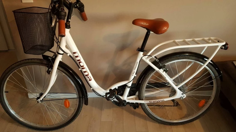 Vlo De Ville Blanc En Trs Bon Tat 26pcs. 3 Vlo De Ville Blanc En Trs Bon Tat 26pcs.