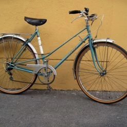 Jolie Et Solide Vlo De Ville Adultes 1m55-1m75