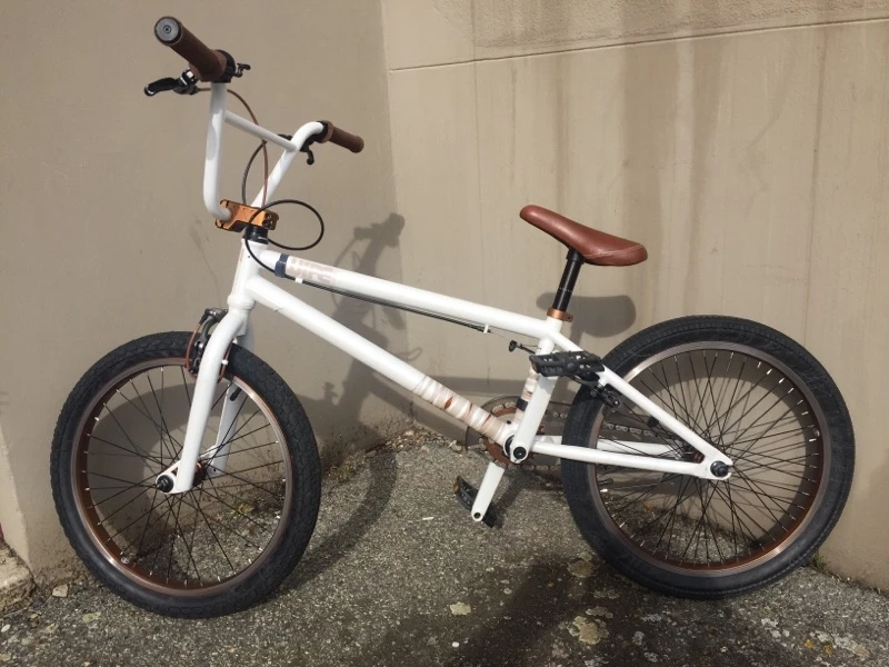 Bmx Wipe 7 + Casque Integral Blanc 3 Bmx Wipe 7 + Casque Integral Blanc