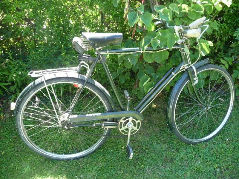 Raleigh Et Triumph Vintage De 1974 3 Raleigh Et Triumph Vintage De 1974