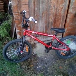 Bonjour Vend Bmx Rouge,noir Et Blanc